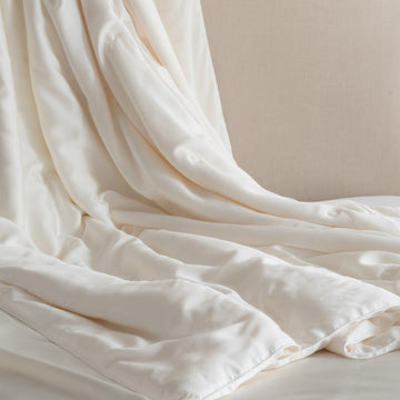 Silk Duvet fabric detail 